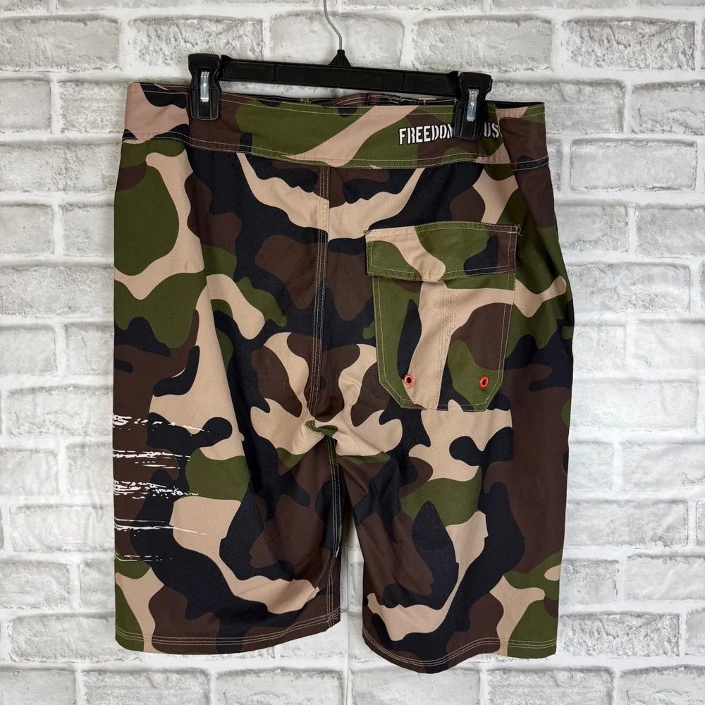 Freedom Industries Men Camo American Flag Board Shorts Swim Trunks Green Size 32